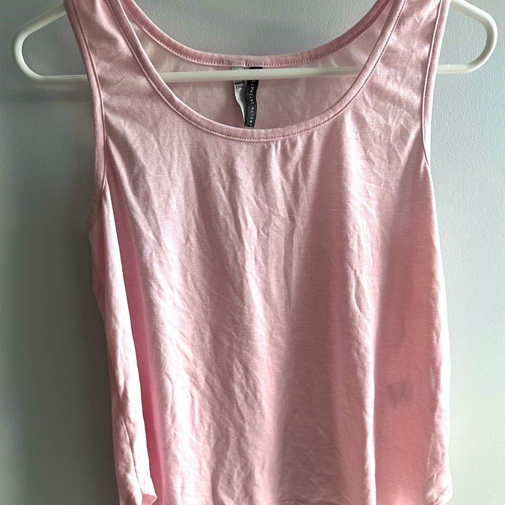 Pink tank top
Jaclyn Intimates small